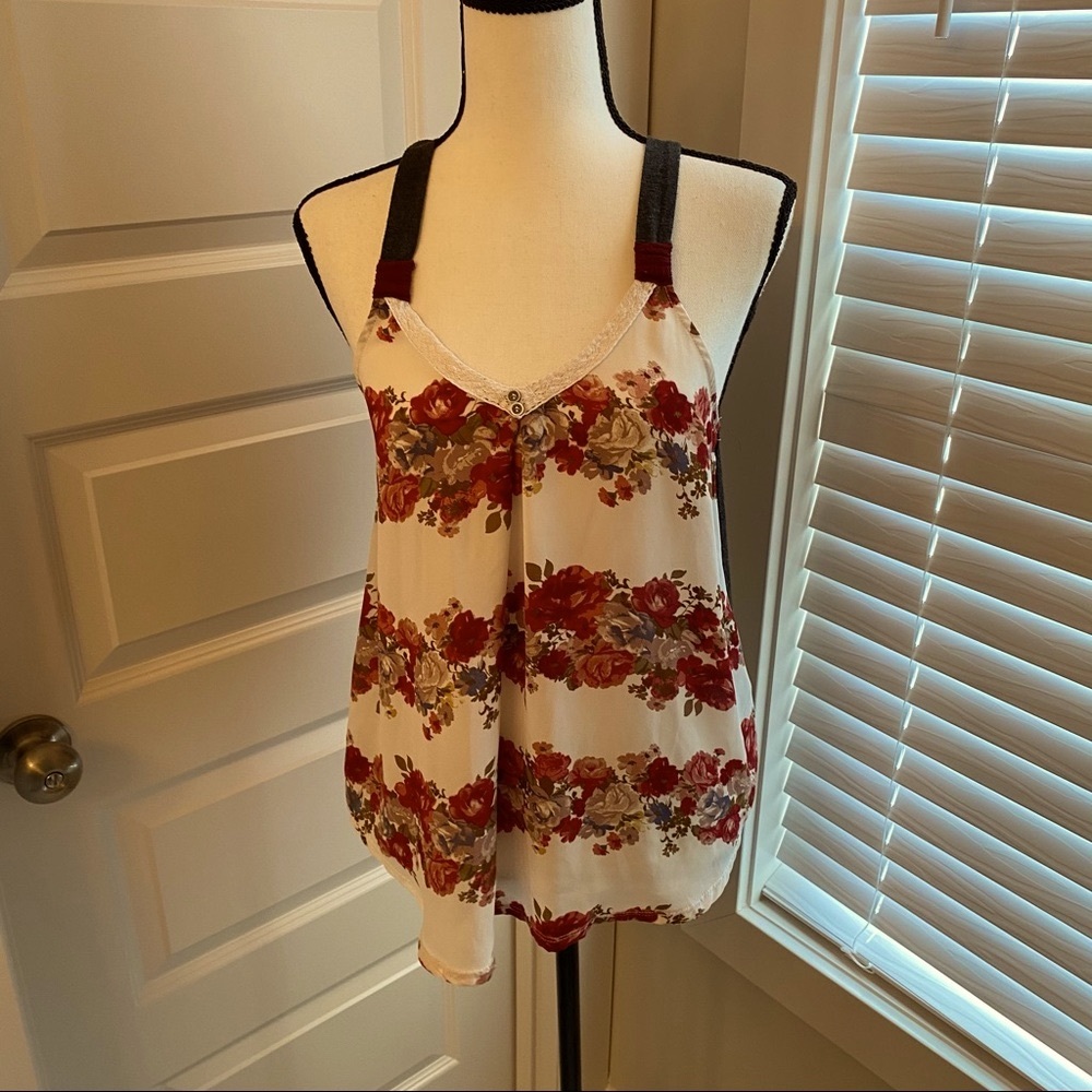 Rewind|| Grey/burgundy/white v-neck floral tank with lace & button accent